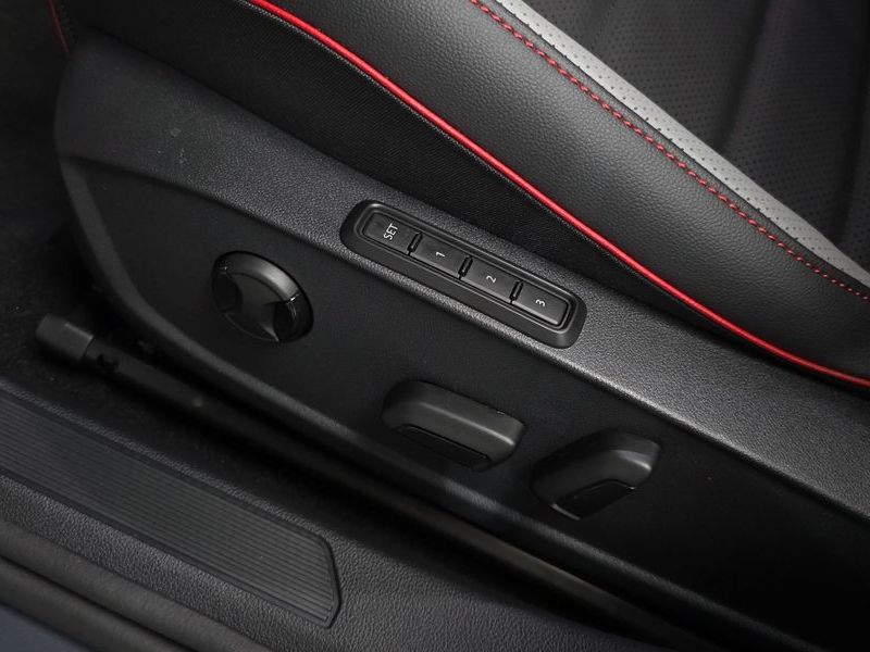 2026 Volkswagen Golf 2.0 GTI photo 17