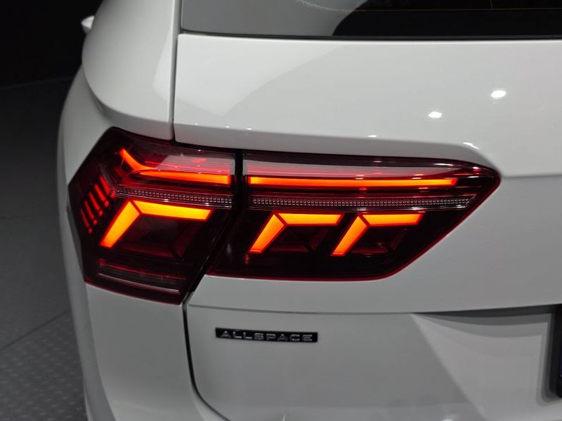 2023 Volkswagen Tiguan 2.0 TSI Prestige photo 23