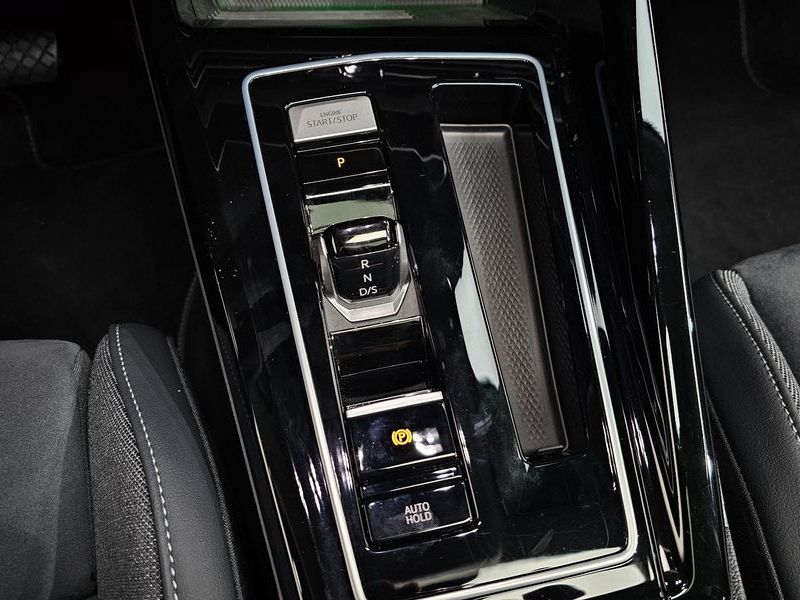 2025 Volkswagen Golf 2.0 TDI Prestige photo 9