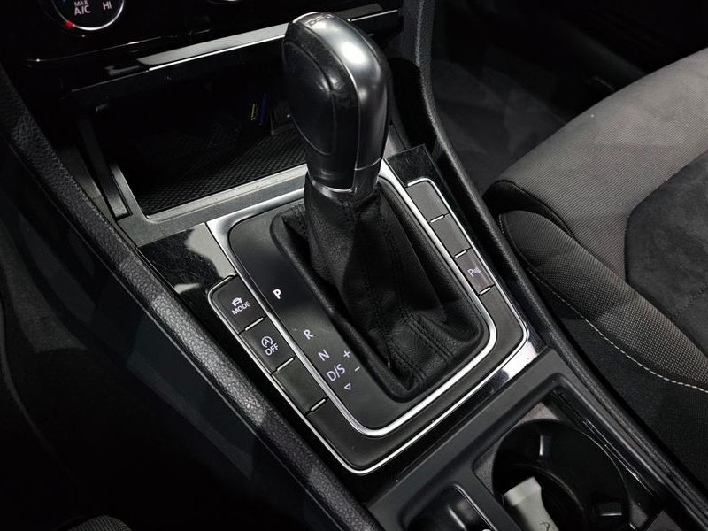 2015 Volkswagen Golf 1.6 TDI photo 9