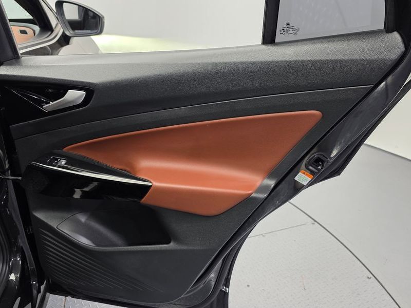2022 Volkswagen ID.4 Pro photo 25