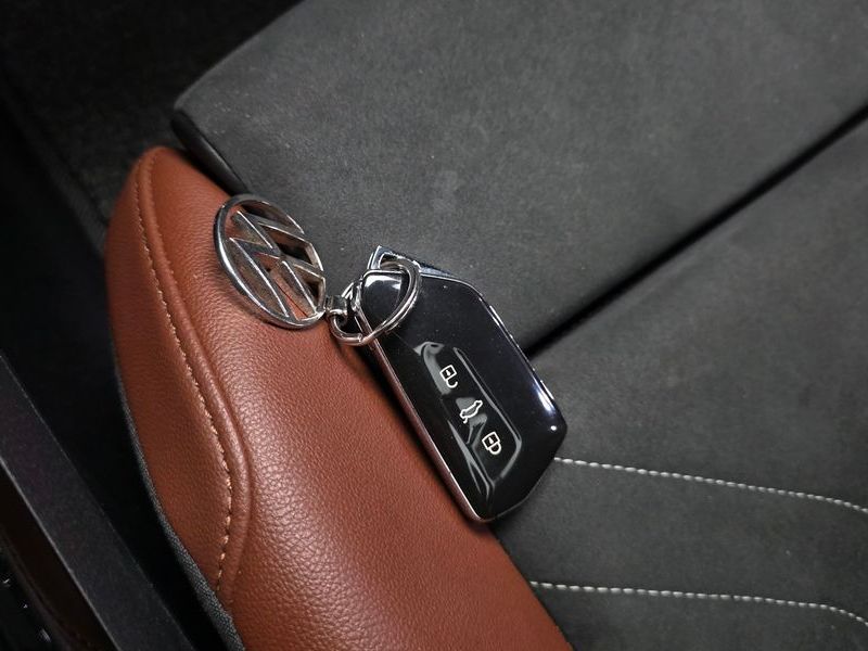 2022 Volkswagen ID.4 Pro photo 28