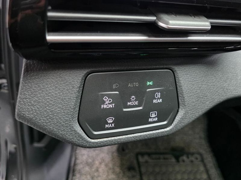2022 Volkswagen ID.4 Pro photo 29