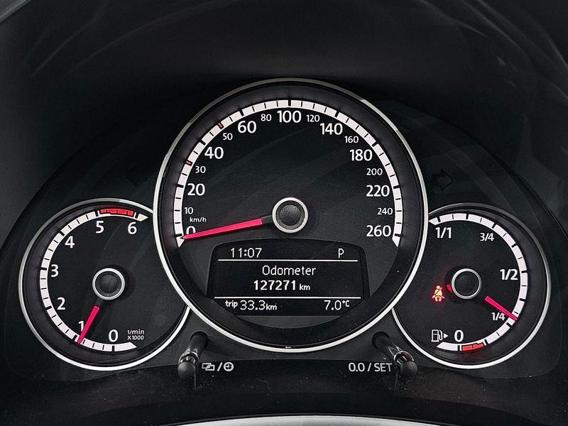 2015 Volkswagen Beetle 2.0 TDI Premium 3rd photo 8