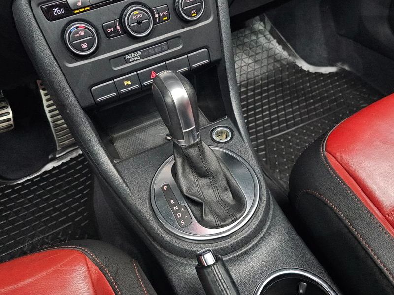 2015 Volkswagen Beetle 2.0 TDI Premium 3rd photo 9
