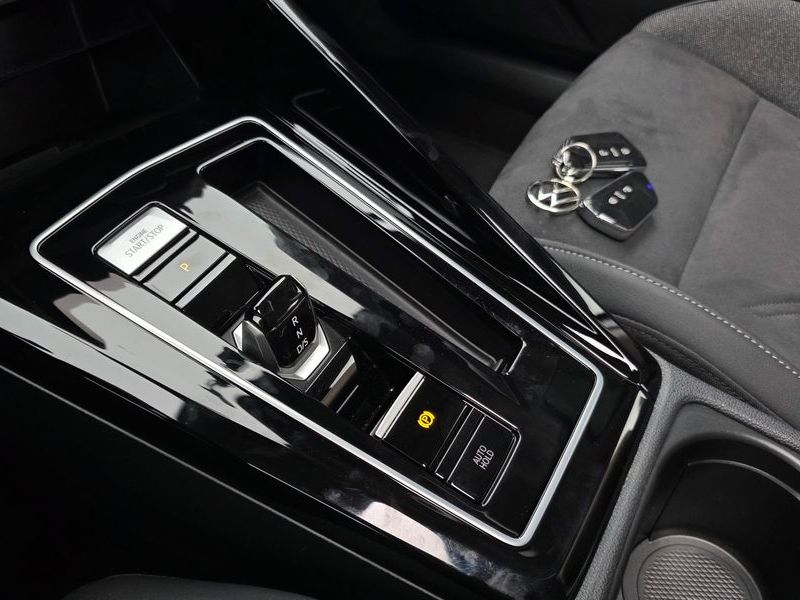 2026 Volkswagen Golf 2.0 TDI Prestige photo 9