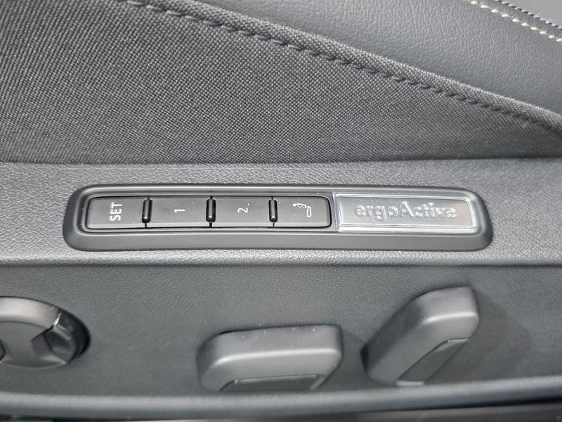 2026 Volkswagen Golf 2.0 TDI Prestige photo 19
