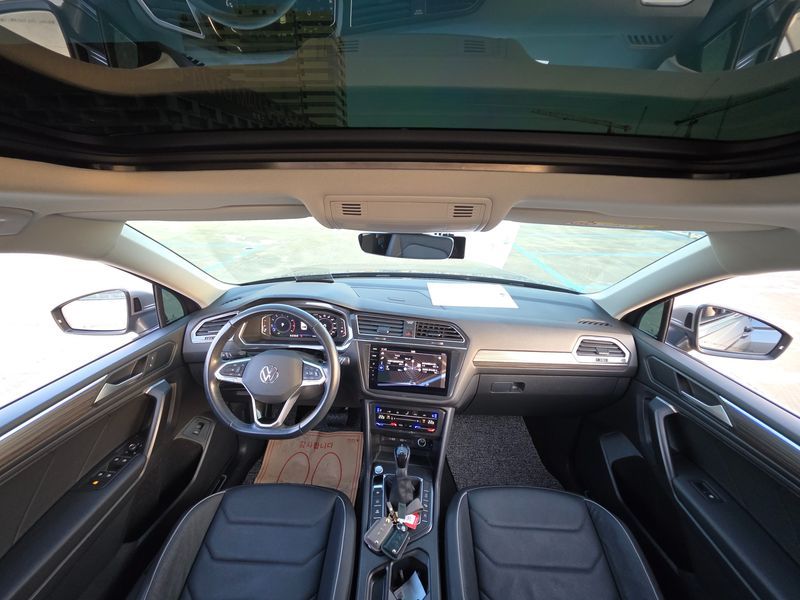 2023 Volkswagen Tiguan 2.0 TSI Prestige photo 9