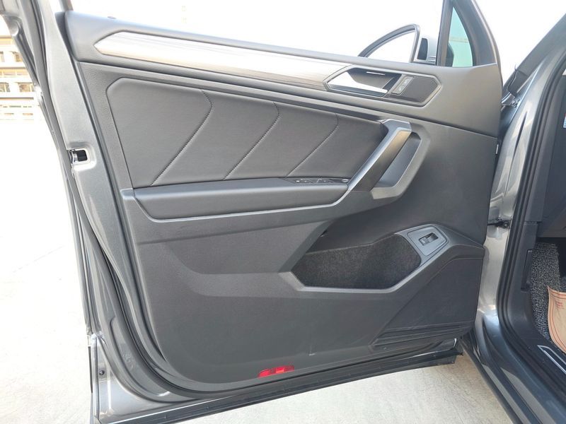 2023 Volkswagen Tiguan 2.0 TSI Prestige photo 14