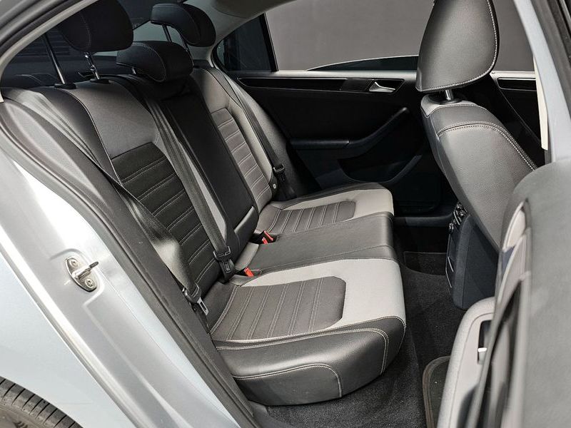 2015 Volkswagen Jetta 2.0 TDI BlueMotion 6th photo 12