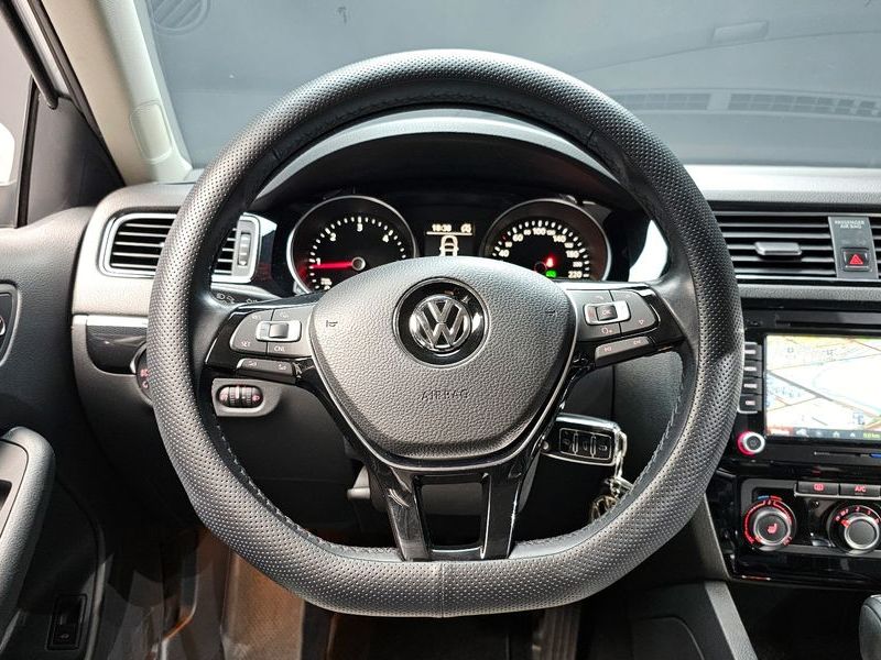 2015 Volkswagen Jetta 2.0 TDI BlueMotion 6th photo 13