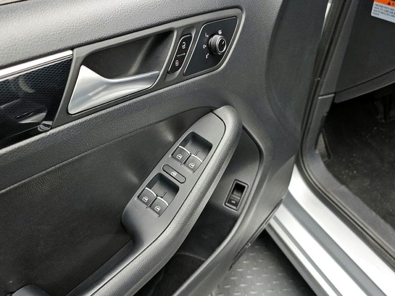 2015 Volkswagen Jetta 2.0 TDI BlueMotion 6th photo 18