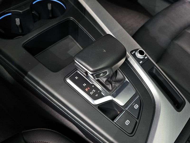2023 Audi A4 40 TFSI photo 9