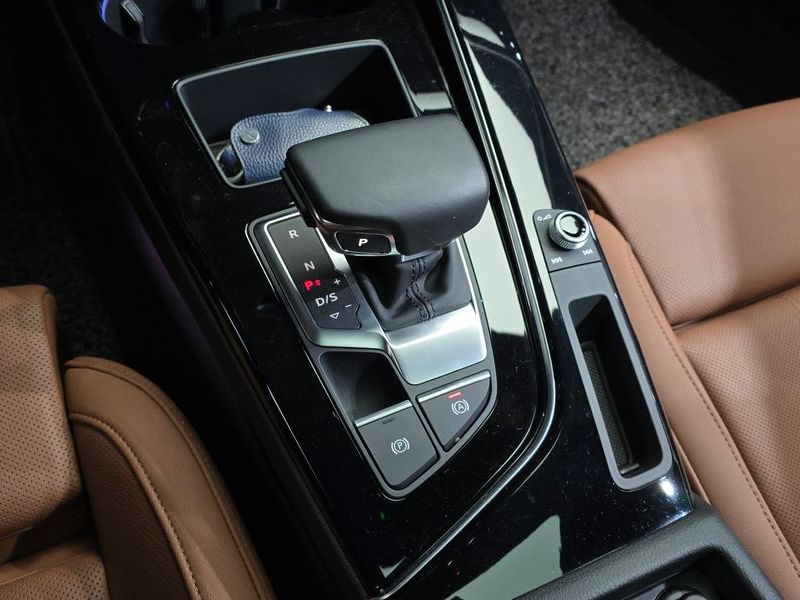 2021 Audi A4 40 TFSI Premium photo 9