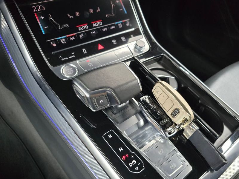 2020 Audi Q8 45 TDI Quattro Premium photo 9