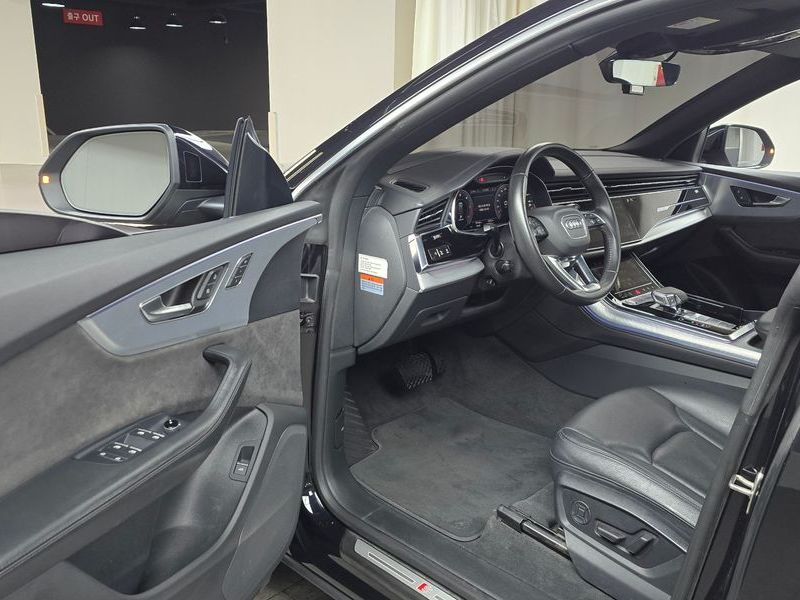 2020 Audi Q8 45 TDI Quattro Premium photo 10