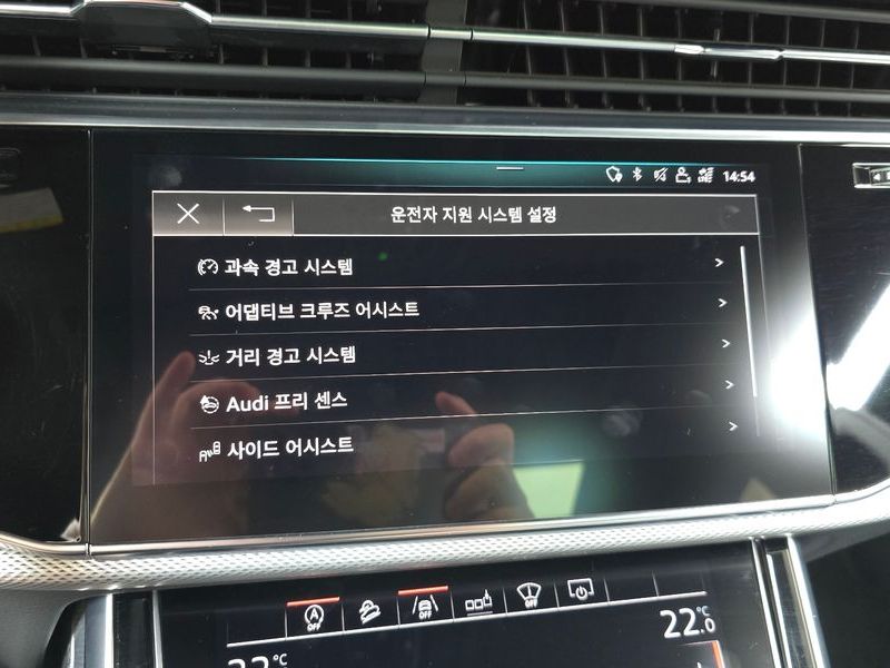 2020 Audi Q8 45 TDI Quattro Premium photo 16