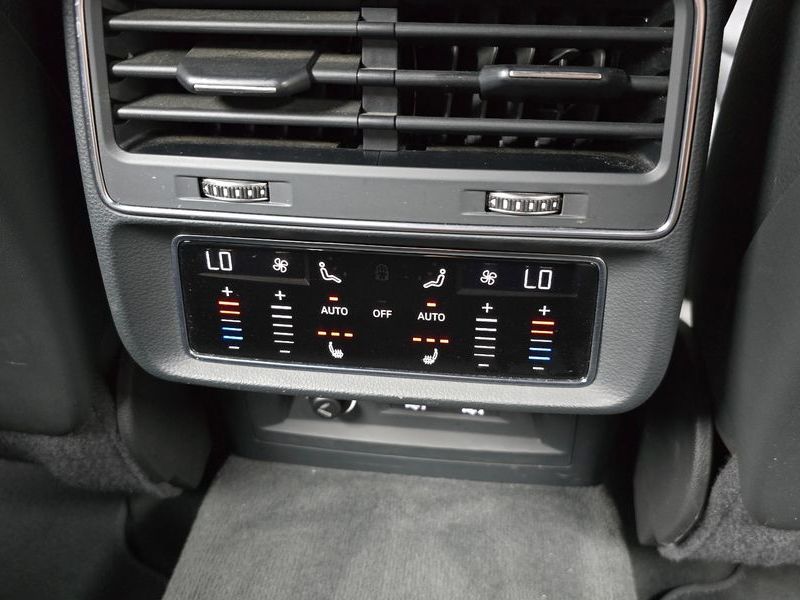 2020 Audi Q8 45 TDI Quattro Premium photo 18