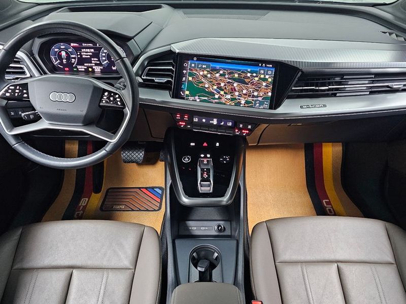2022 Audi e-tron 40 Premium photo 7