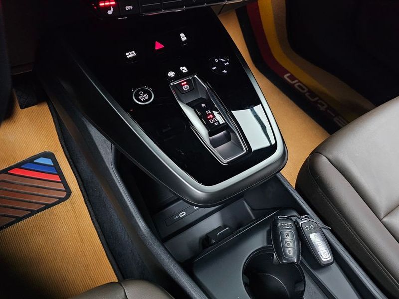 2022 Audi e-tron 40 Premium photo 9