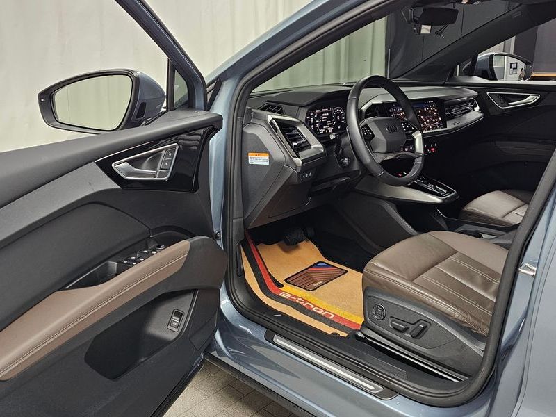 2022 Audi e-tron 40 Premium photo 10