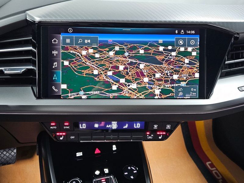 2022 Audi e-tron 40 Premium photo 12