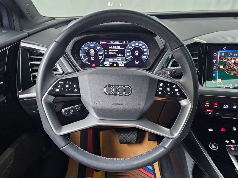 2022 Audi e-tron 40 Premium photo 13