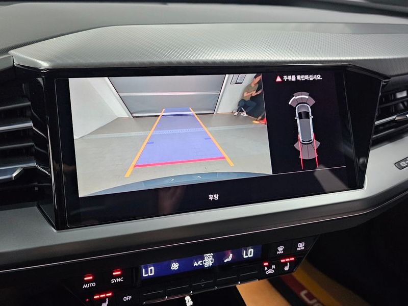 2022 Audi e-tron 40 Premium photo 14