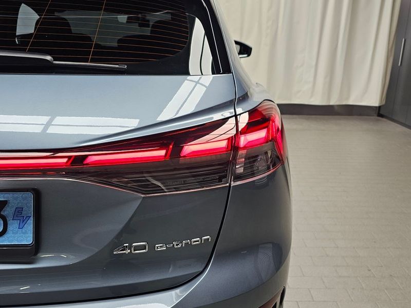 2022 Audi e-tron 40 Premium photo 23