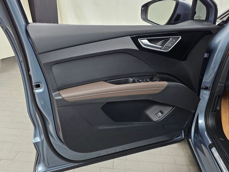 2022 Audi e-tron 40 Premium photo 24