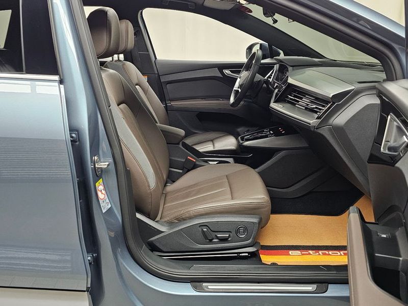 2022 Audi e-tron 40 Premium photo 26