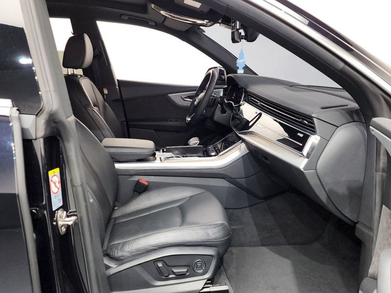 2021 Audi Q8 45 TDI Quattro Premium photo 11