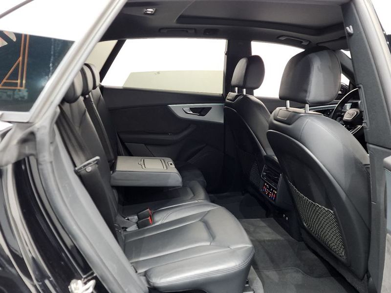 2021 Audi Q8 45 TDI Quattro Premium photo 12