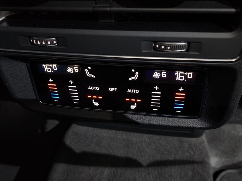 2021 Audi Q8 45 TDI Quattro Premium photo 18