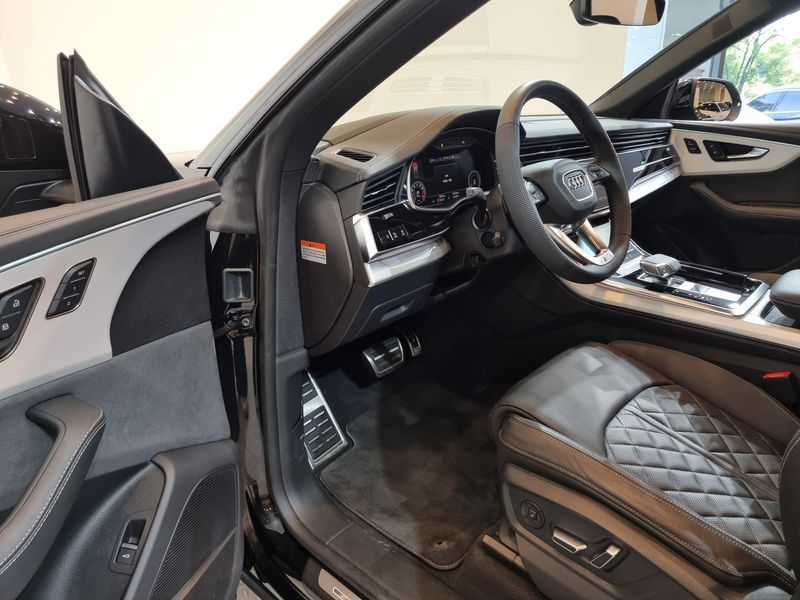 2025 Audi Q8 55 TFSI Quattro Premium photo 10