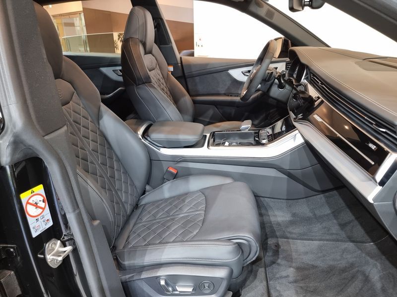 2025 Audi Q8 55 TFSI Quattro Premium photo 11