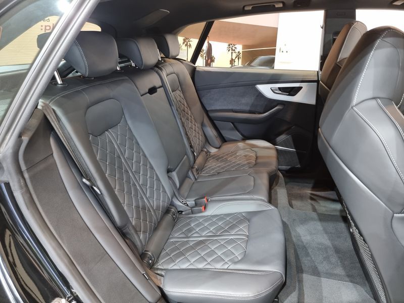 2025 Audi Q8 55 TFSI Quattro Premium photo 12
