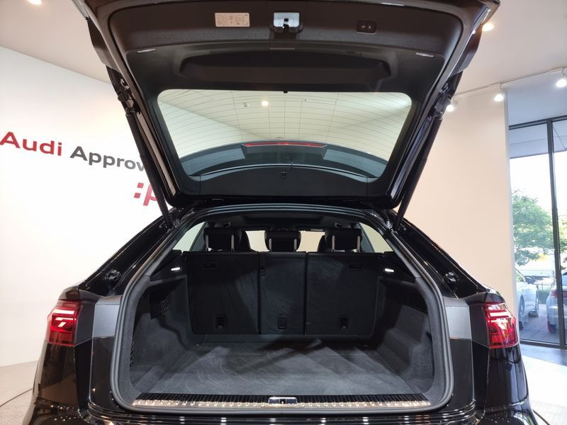 2025 Audi Q8 55 TFSI Quattro Premium photo 13