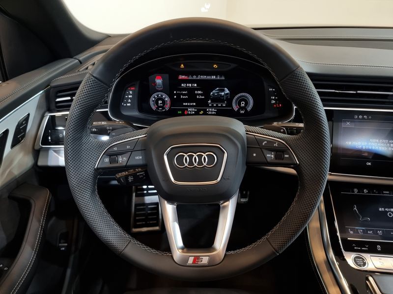 2025 Audi Q8 55 TFSI Quattro Premium photo 14