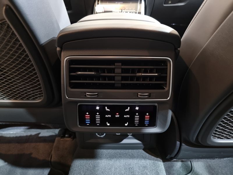 2025 Audi Q8 55 TFSI Quattro Premium photo 19