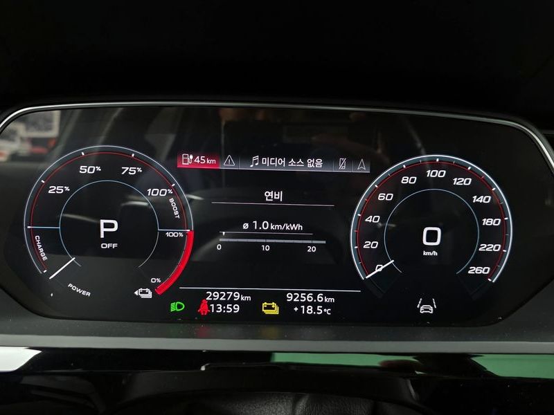 2023 Audi e-tron S photo 8