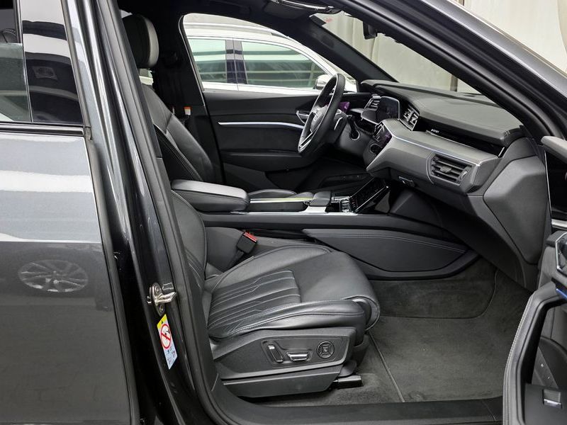 2023 Audi e-tron S photo 11
