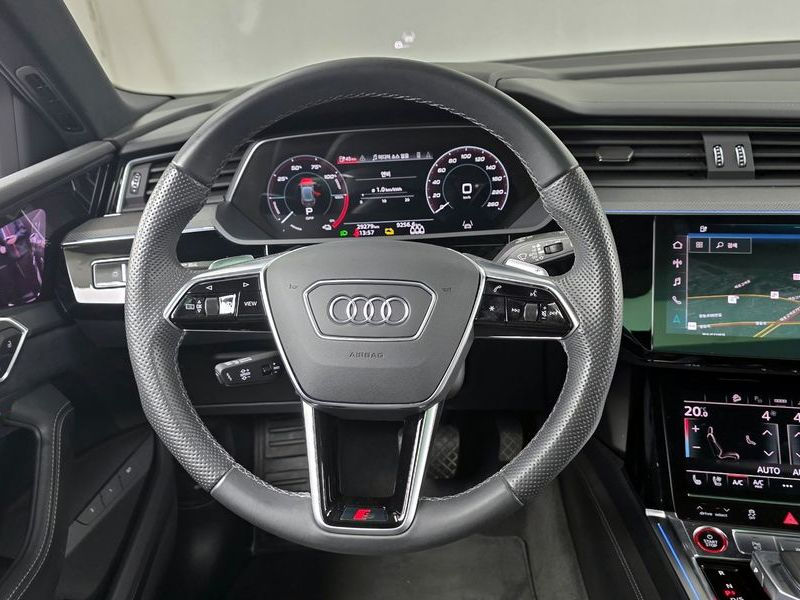 2023 Audi e-tron S photo 13