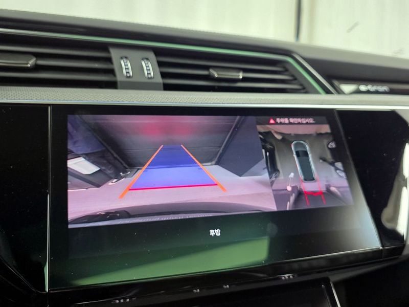 2023 Audi e-tron S photo 15
