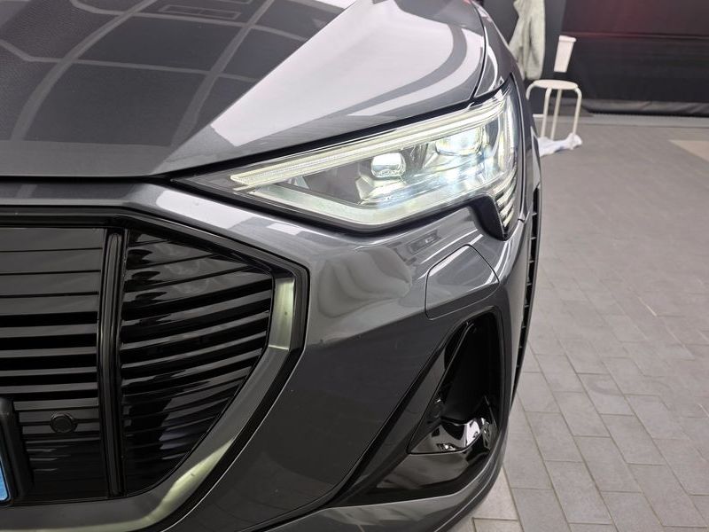 2023 Audi e-tron S photo 22