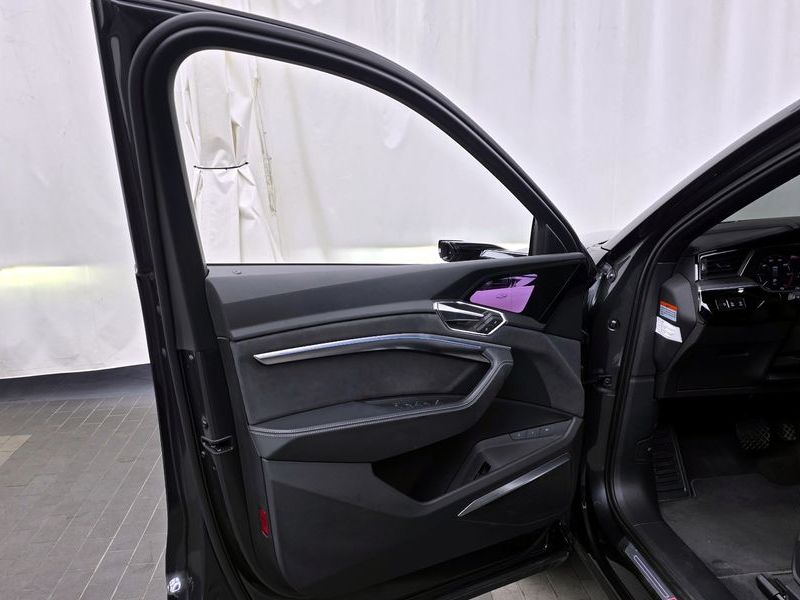 2023 Audi e-tron S photo 24