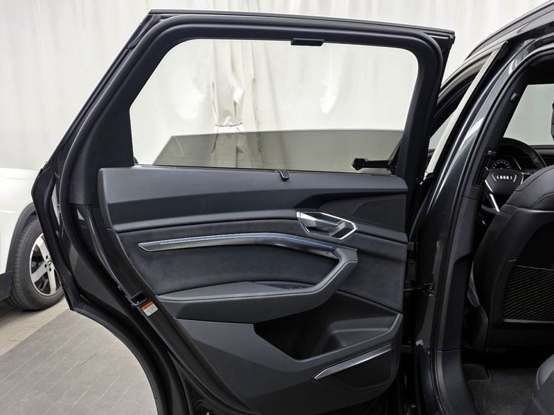 2023 Audi e-tron S photo 25