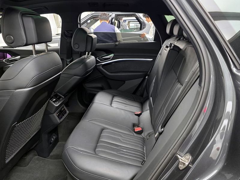 2023 Audi e-tron S photo 26