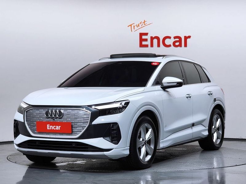 2023 Audi e-tron 40 photo 1