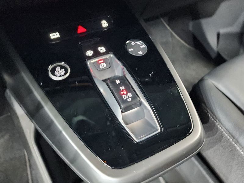 2023 Audi e-tron 40 photo 9